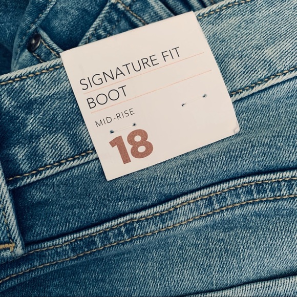 LaneBryant Mid Rise Destructed Bootcut Jean NWT 18 - Picture 6 of 8